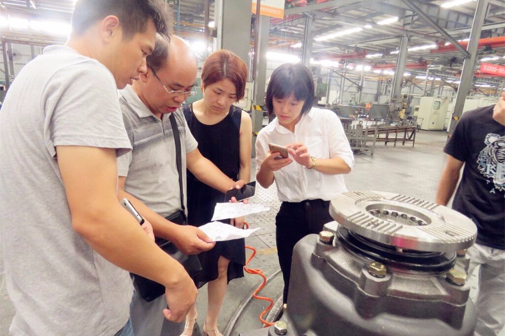 深圳民富沃能、東風特汽聯合考察組蒞臨十堰精密新動力科技有限公司參觀指導工作